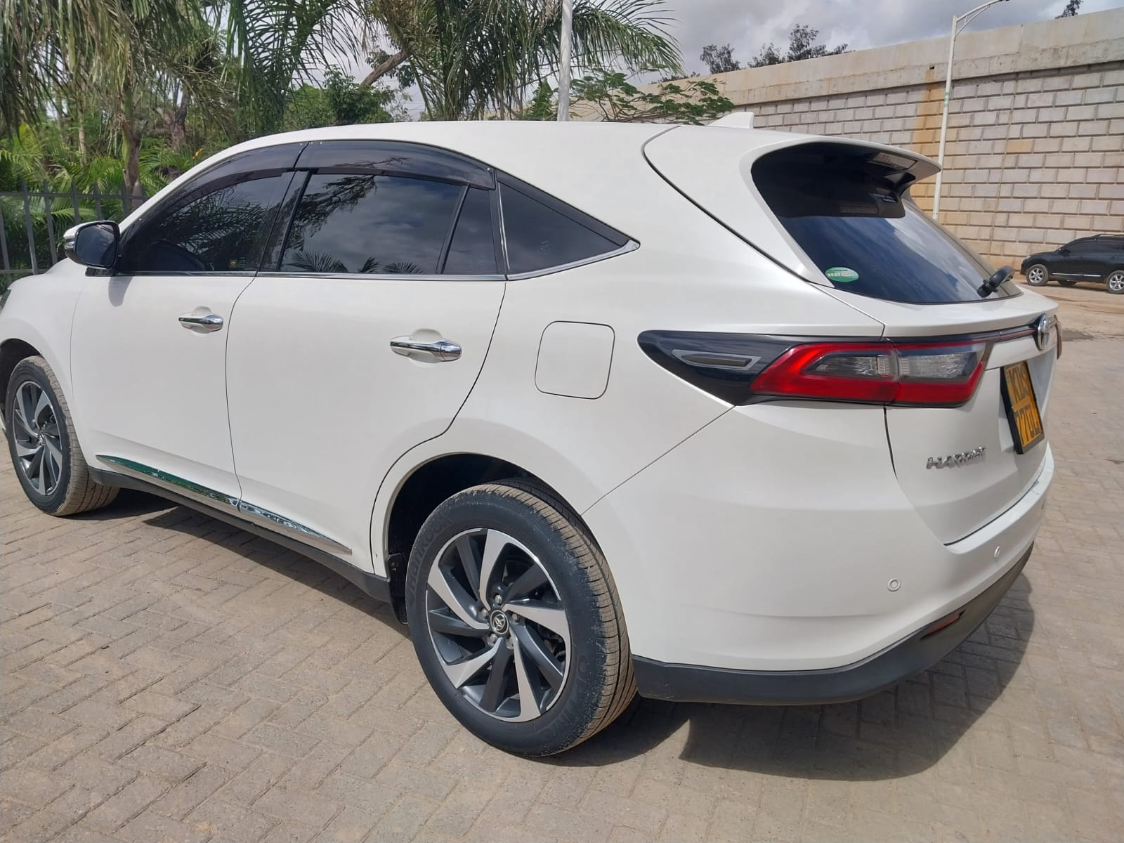 Toyota Harrier car hire in Kenya